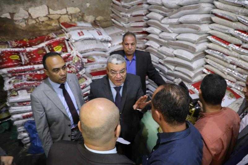 ضبط مدير مخزن غير مرخص حجب السلع الغذائية في الجيزة