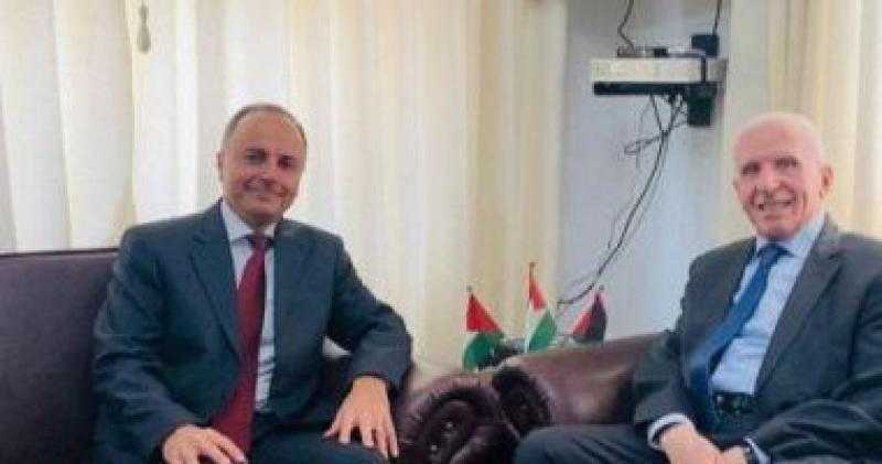 سفير مصر لدى رام الله يبحث مع مسئول فلسطينى ملف المصالحة