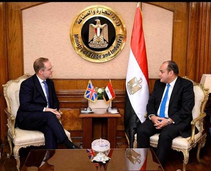 وزير التجارة يبحث مع سفير بريطانيا بالقاهرة سبل تعزيز علاقات الشراكة الاستراتيجية