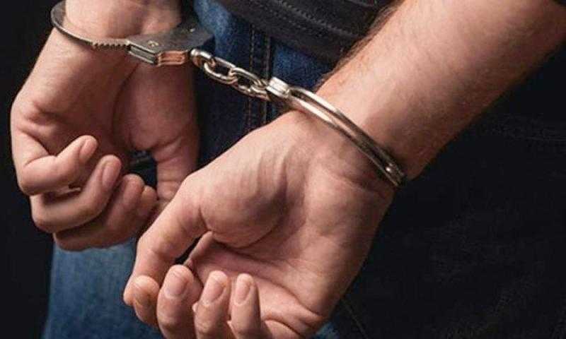 سقوط 5 عاطلين بمخدرات وأسلحة في قبضة رجال الأمن بفرشوط