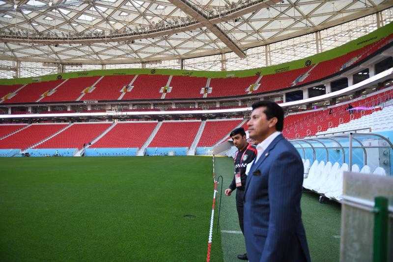 وزير الرياضة يتفقد استاد الثمامة بالدوحة المستضيف لمباريات كأس العالم لكرة القدم
