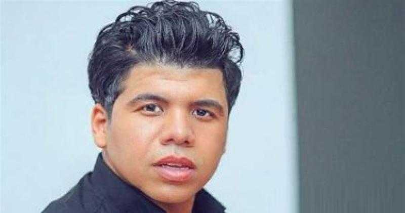 عمر كمال يرد على ظهوره بصحبة مأذون بمفاجأة.. فيديو