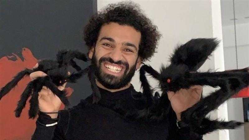 شاهد| محمد صلاح يحتفل «بالهالوين» رفقة مكة وكيان