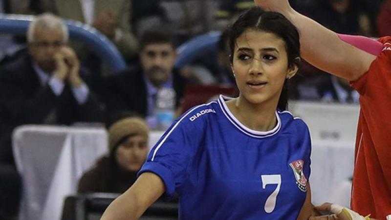 لاعبة طائرة الأهلي تنشر صورتها بقميص الزمالك