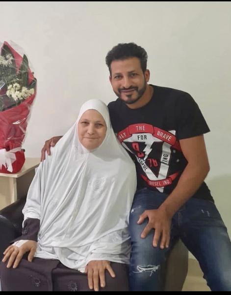 سيد معوض ووالدته