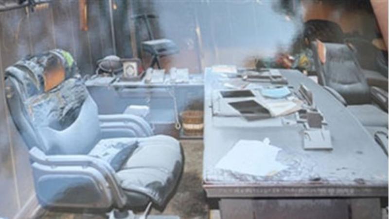 المعمل الجنائى يفحص خسائر حريق مكتب محاماة بفيصل