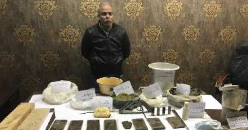 السجن المشدد 3 سنوات لعامل بتهمة الإتجار في الأفيون والحشيش بسوهاج