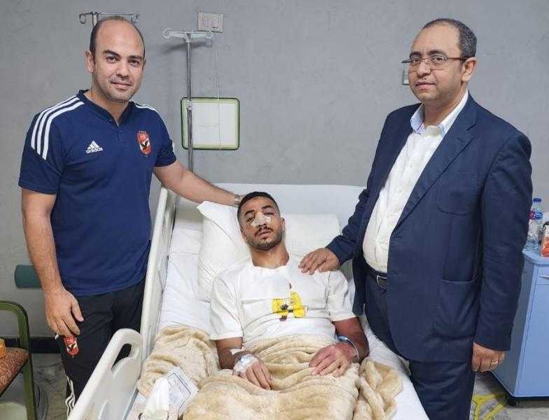 محمد عبدالمنعم يغادر المستشفى بعد جراحة الأنف
