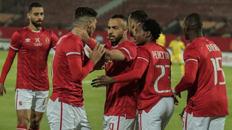 تعرف على طاقم تحكيم مباراة الأهلي والداخلية بالدوري