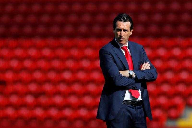 «إيمري» يصل أستون فيلا وسط سعادة كبيرة من الجماهير الإنجليزية