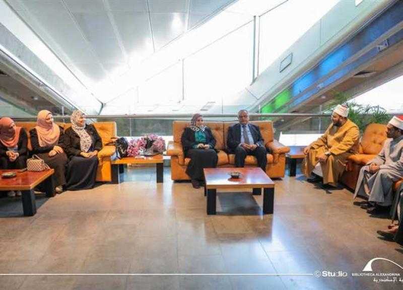 مدير مكتبة الإسكندرية يستقبل واعظات الأزهر الشريف