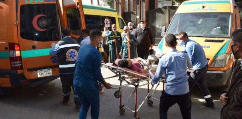 بالأسماء ..إصابة 4 أشخاص في تصادم سيارة و«توك توك» بالبحيرة بينهم 3 أطفال