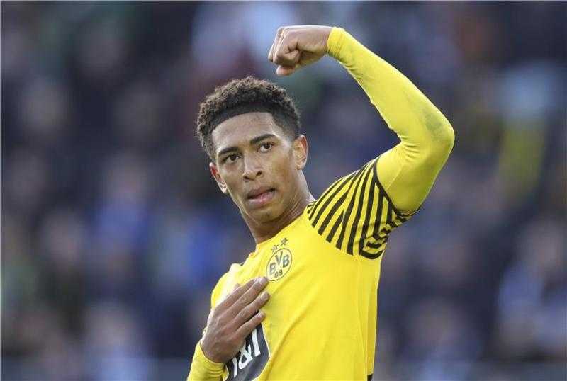 بورسيا دورتموند يحدد سعر بيع بيلينجهام