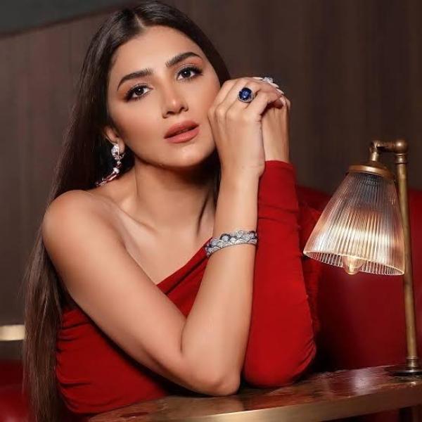 بإطلالة ساحرة.. مي عمر تخطف الأنظار في أحدث ظهور لها