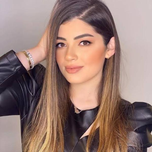 ليلى زاهر تنشر صورة جديدة برفقة عائلتها