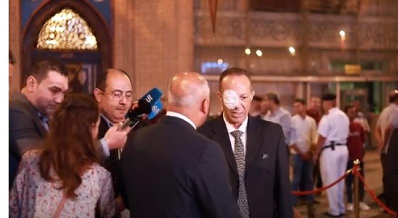 أثناء تكريمه.. سائق القطار المصاب لوزير النقل: «يا بختنا بيك».. فيديو
