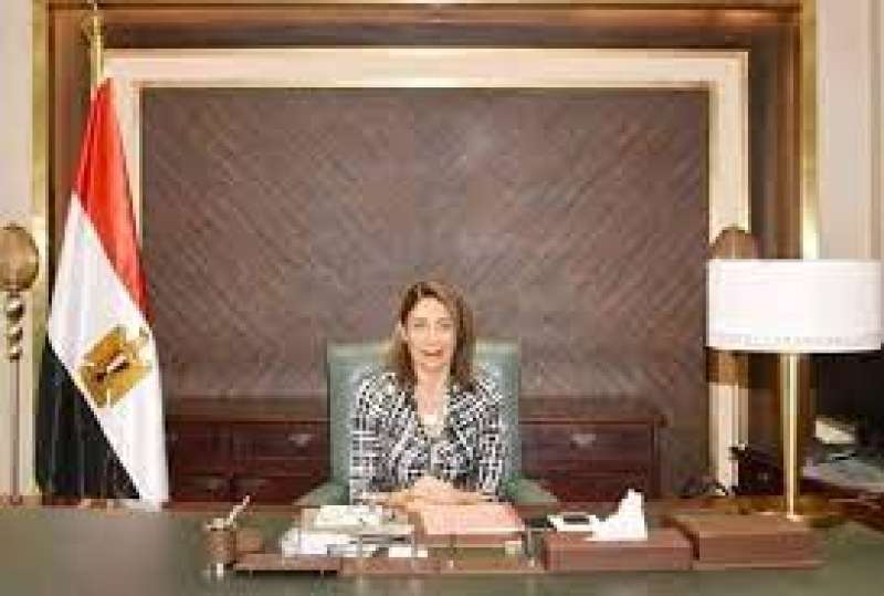 وزيرة الثقافة 