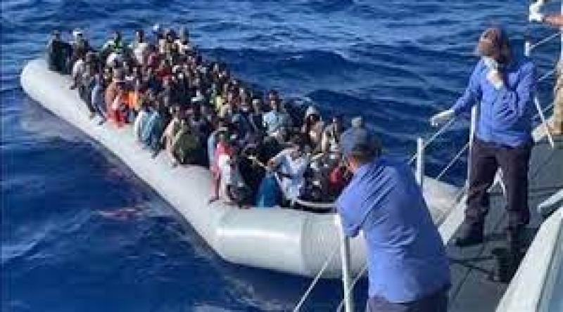  إنقاذ 121 مهاجراً كانوا على متن ثلاثة قوارب 