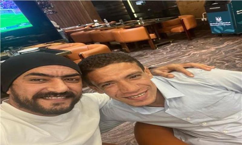 العوضي وعامل النظافة 