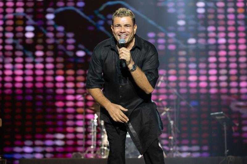 عمرو دياب لجمهور الرياض: بتوحشني الحفلات هنا