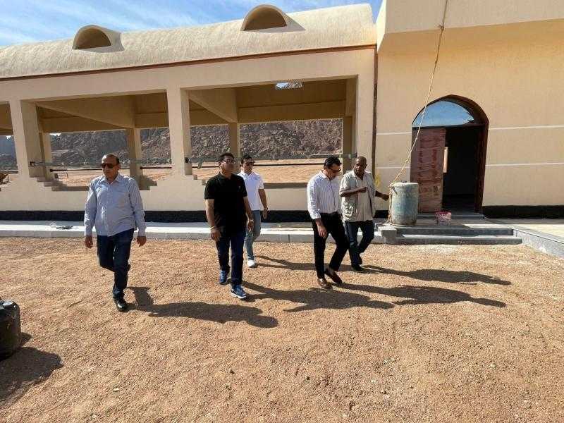 وزير الشباب والرياضة يتفقد أعمال تطوير مضمار الهجن بشرم الشيخ