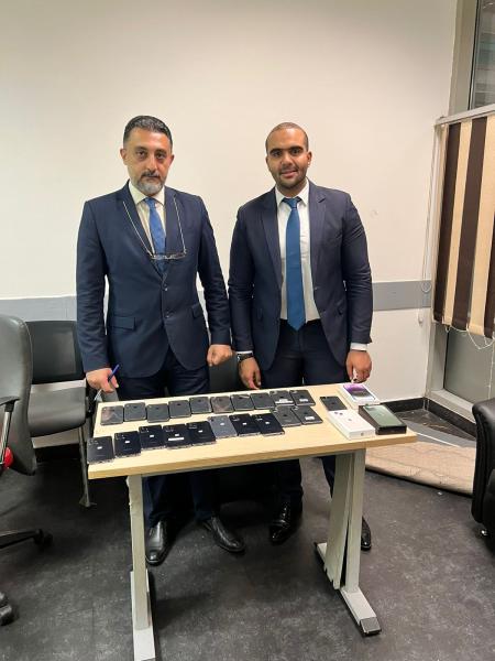 ضبط راكبين بحوزتهما 24 هاتفا وبذور نبات الماريجوانا المخدر