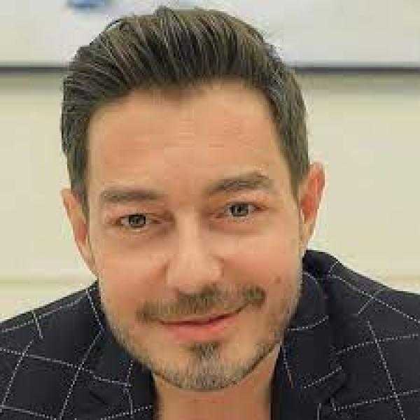 عقب خروجها من المستشفى.. أحمد زاهر لـ شيرين: أنتي أنثى بمية راجل يا نجمة