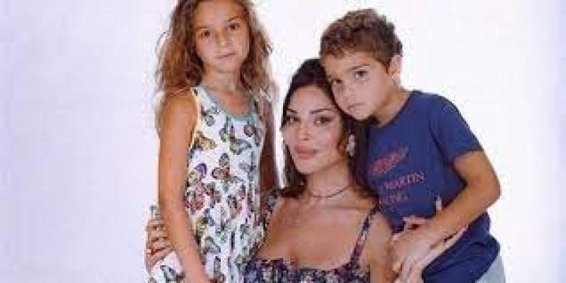 نادين نسيب نجيم في أحدث ظهور لها رفقة أطفالها