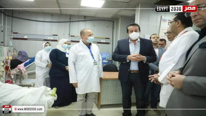 وزير الصحة خلال الجولة