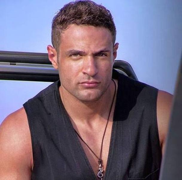 شاهد.. محمد نور يؤدي مناسك العمرة