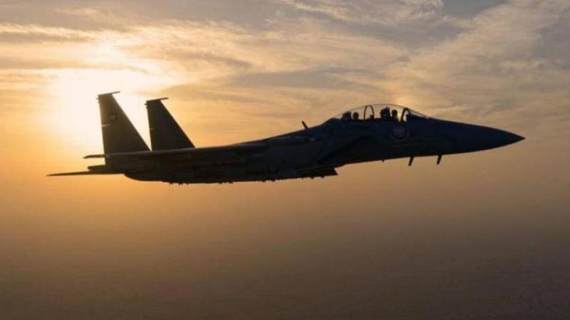 السعودية: سقوط طائرة مقاتلة بسبب خلل فني ونجاة طاقمها