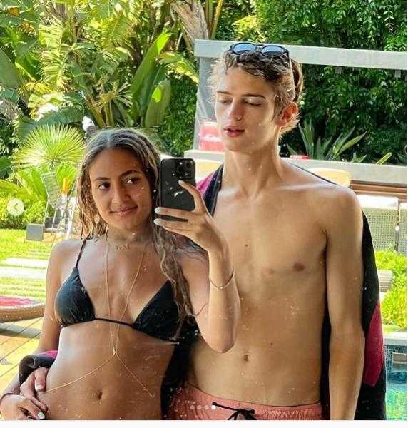 بصور عارية مع حبيبها.. ابنة عمرو دياب تثير الجدل على السوشيال ميديا
