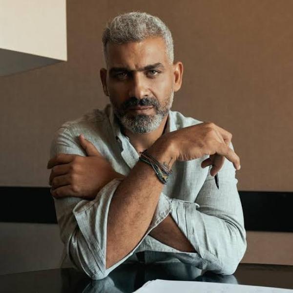 هاني عادل يروج لحفلته الجديدة بمكتبة الإسكندرية «فيديو»