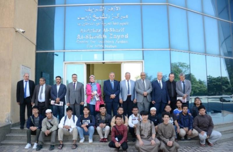 انطلاق معرض الكتاب لطلاب جامعة الأزهر بمركز الشيخ زايد