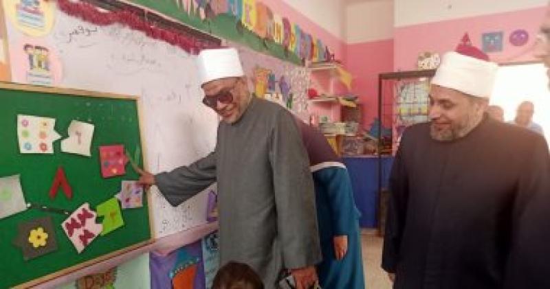 وكيل قطاع الأزهر يتفقد المعاهد بالعاشر من رمضان