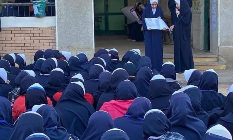 ارتداء طالبات مدرسة بالدقهلية «إسدال» كزي مدرسي