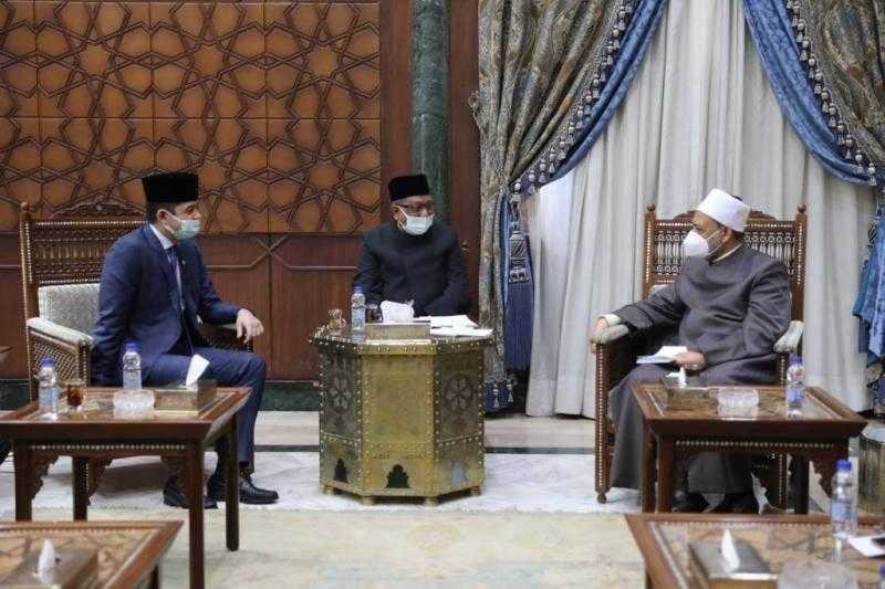 ولي عهد «بهانج» بماليزيا لشيخ الأزهر: نحن غرس أيديكم وندين لكم بالفضل