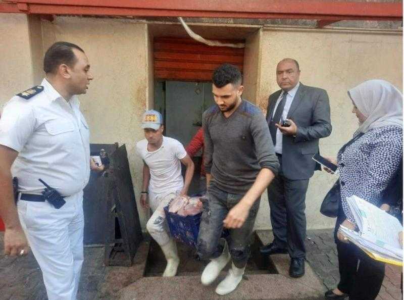 ضبط وتحريز 360 كجم لحمة مخالفة داخل جزارة السبكي بالدقي «صور»