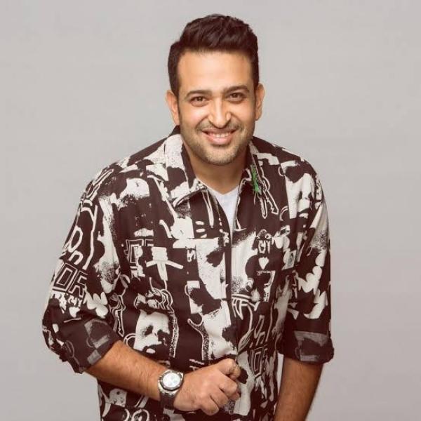 تامر حسين يتألق في أحدث ظهور عبر سوشيال ميديا