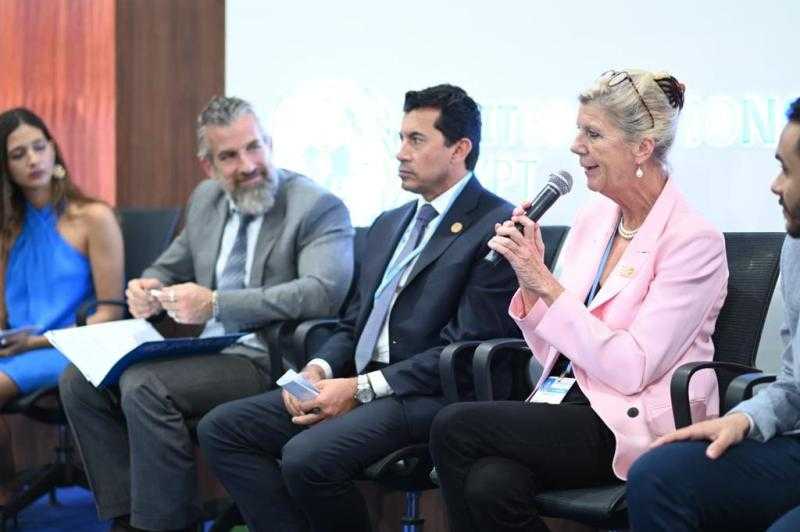 أشرف صبحي يشهد جلسة ”الشباب والمناخ” بجناح اليونيسيف