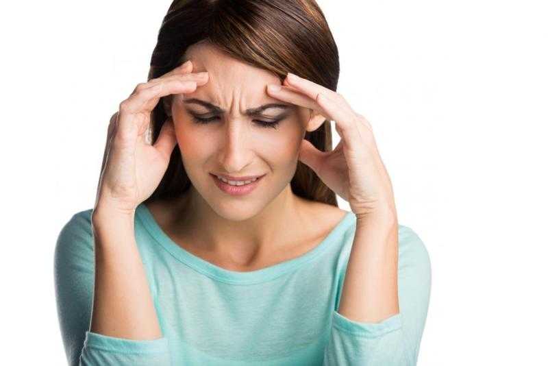 بالفيديو.. هل من الطبيعي أن يصاب الشخص بالصداع بشكل يومي؟.. استشاري يُجيب