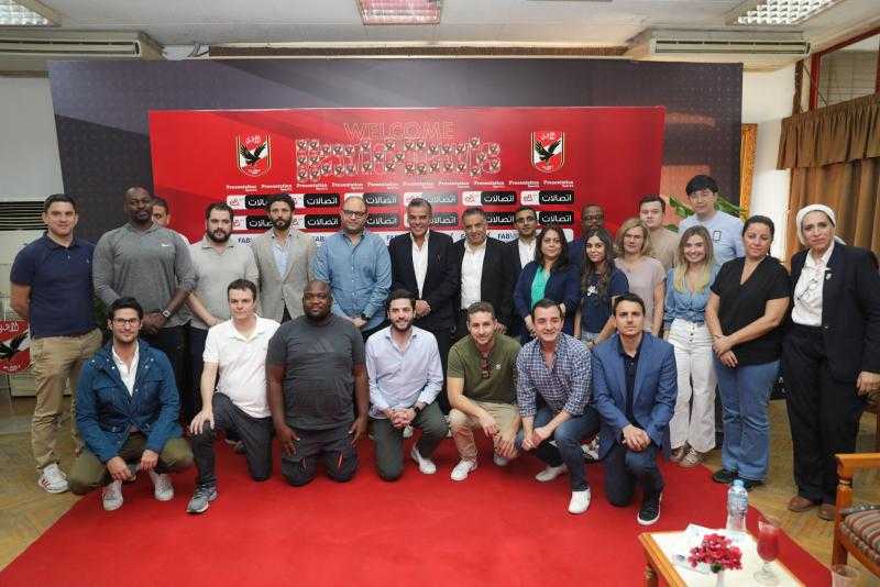 الأهلي يستقبل وفد الاتحادين الدولي والإفريقي لكرة القدم