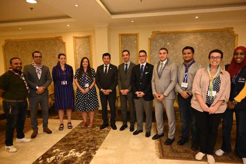 وزير الرياضة يلتقي مديرة الشراكات بالمنظمة العالمية للحركة الكشفية