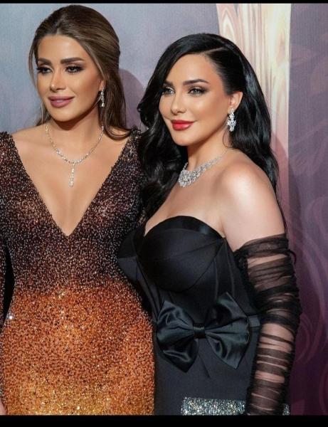 بروج أحمر.. سولاف فواخرجي تشعل السوشيال ميديا