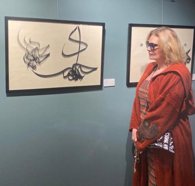 لدعم الفنانين السوريين.. يسرا تشارك في معرض للرسم