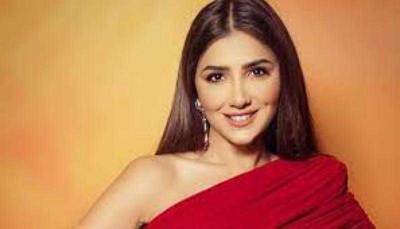 إطلالة جريئة لـ مي عمر عبر ”إنستجرام”