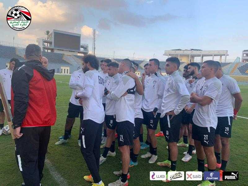 ميكالي يحاضر لاعبي المنتخب الأولمبي قبل المران الثاني