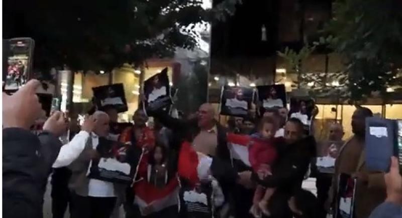 ”بنحبك يا سيسي”.. الجالية المصرية تجوب شوارع أثينا دعما للرئيس «فيديو»
