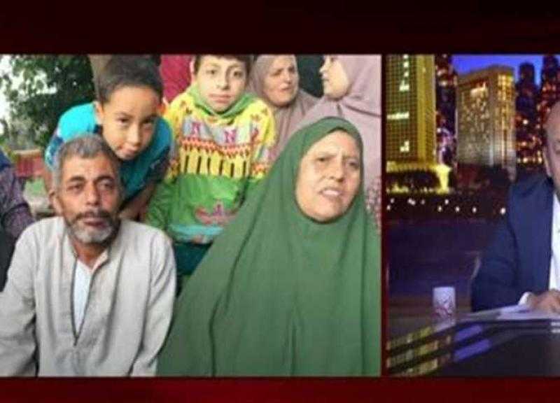 «أنتوا دفنتوا مين».. عمرو أديب يسأل أسرة الشاب العائد من الموت «ورد يصدم الجميع»