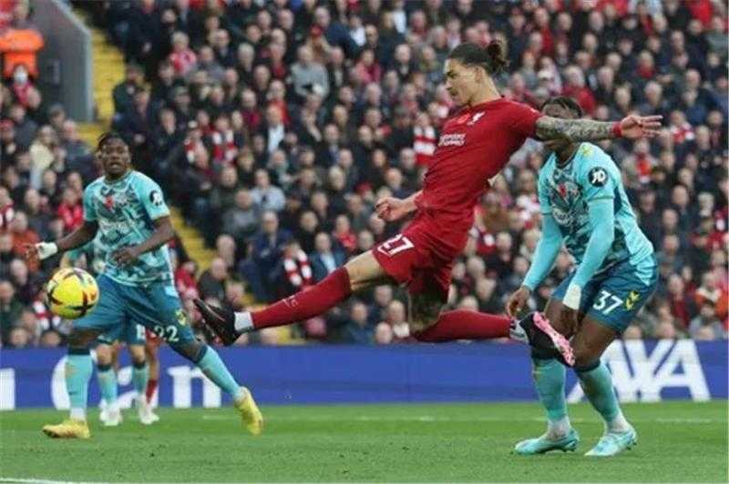 الدوري الإنجليزي| ليفربول يضرب ساوثهامبتون بثلاثية في الشوط الأول